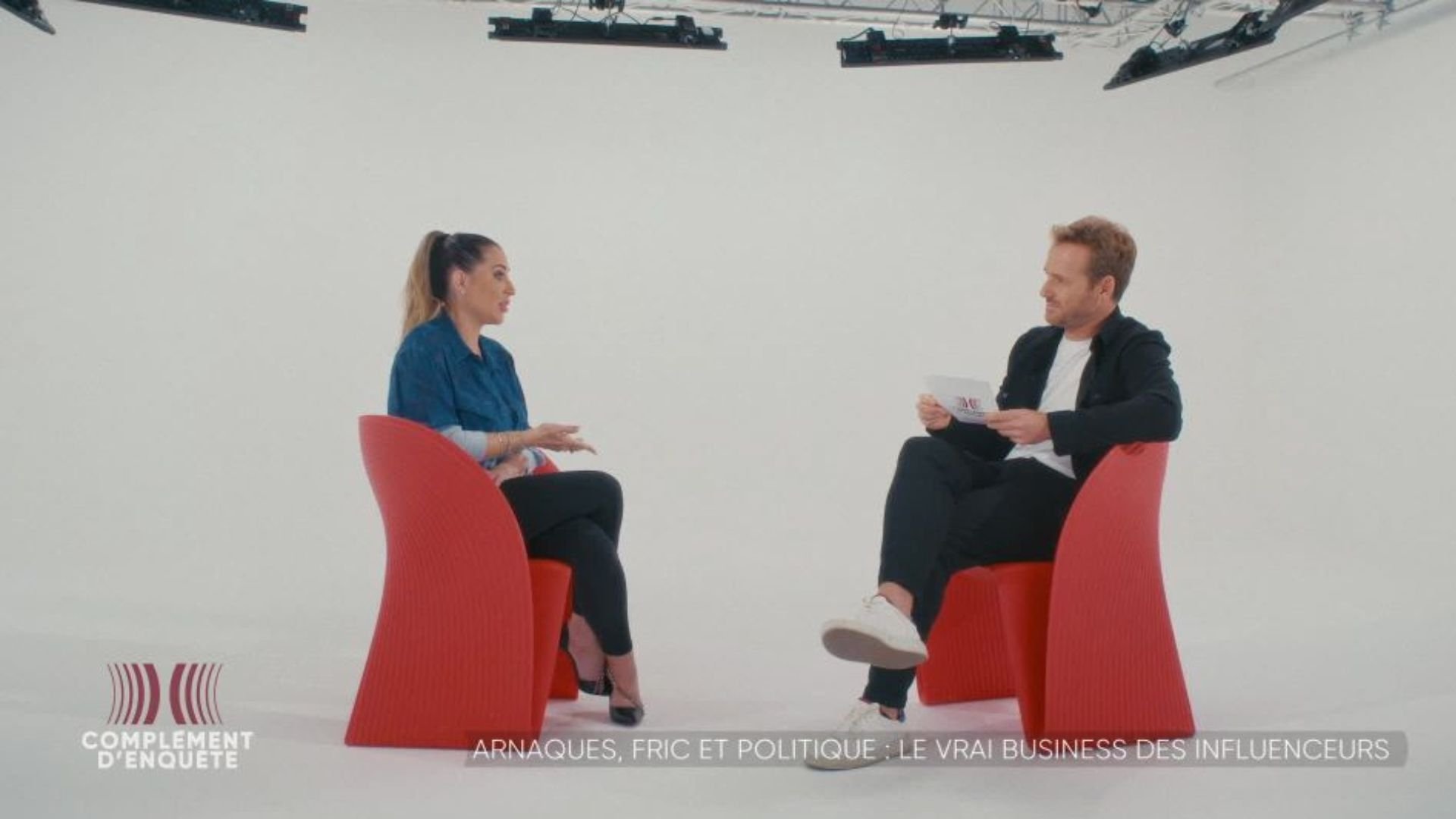 Backdrop for Arnaques, fric et politique : le vrai business des influenceurs