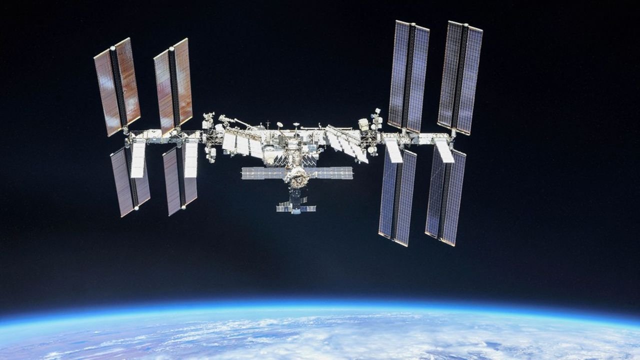 Backdrop for Inside The Space Station