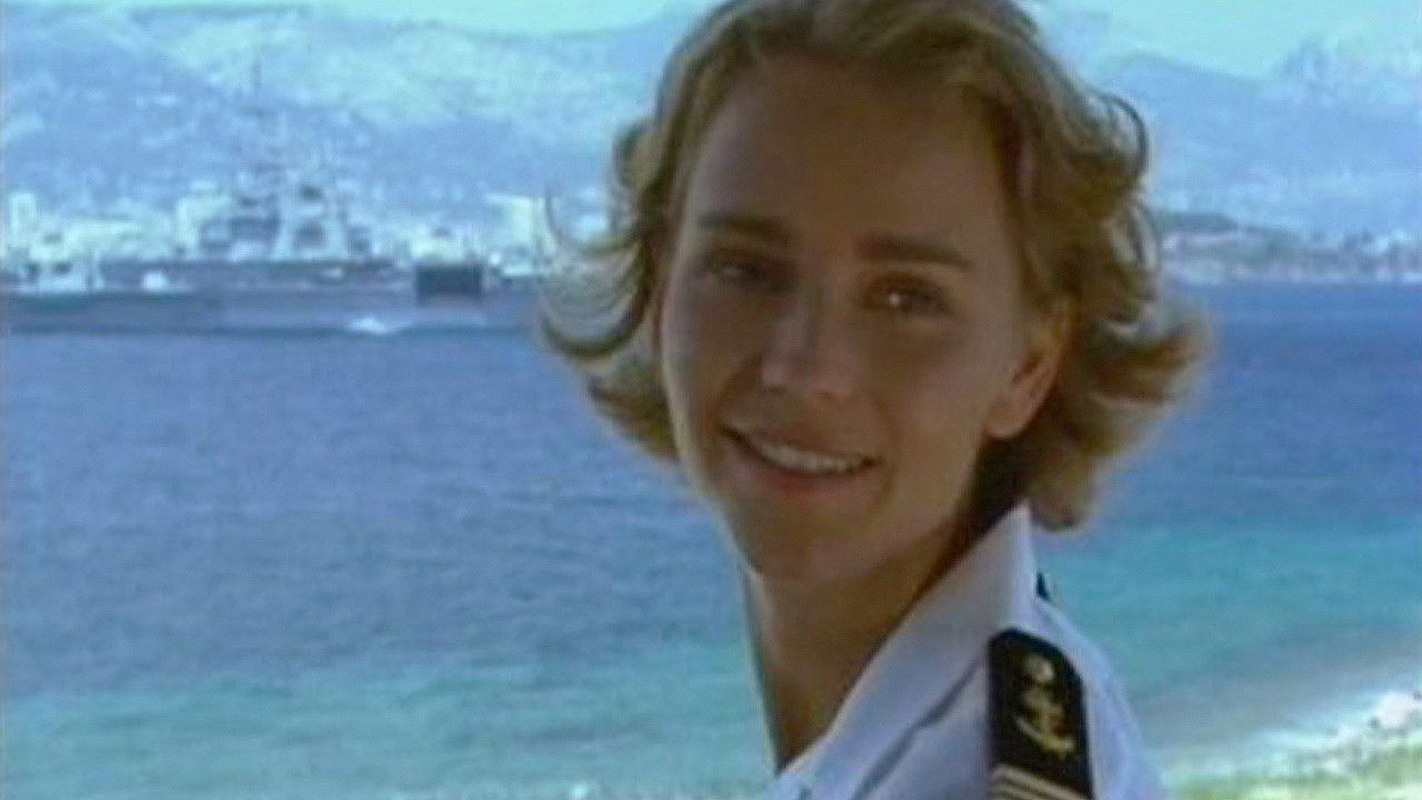 Backdrop for Une fille dans l'azur