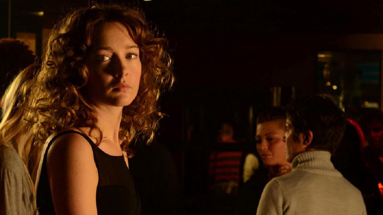 Backdrop for Un marito di troppo