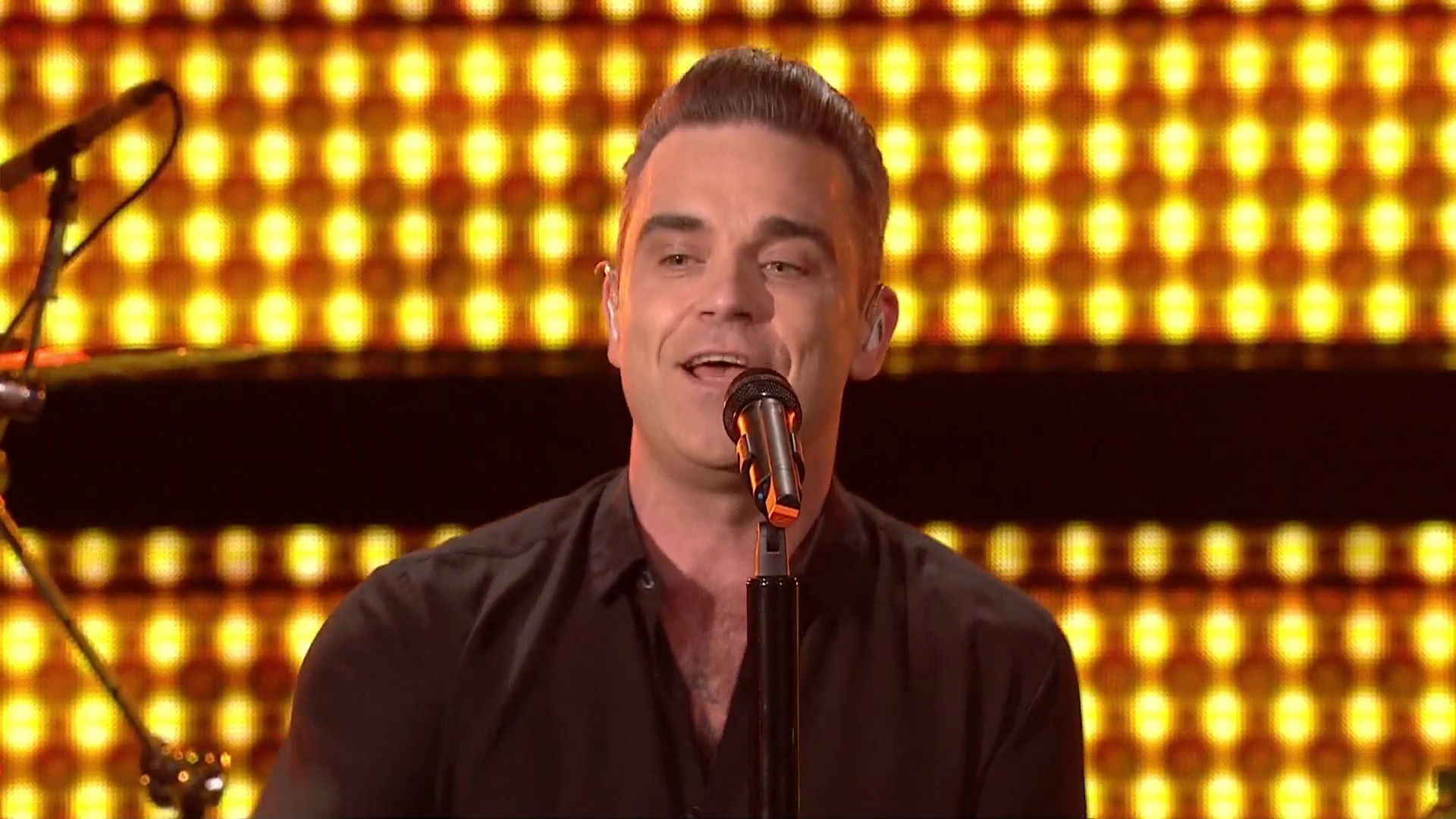 Backdrop for Robbie Williams Rocks Big Ben Live