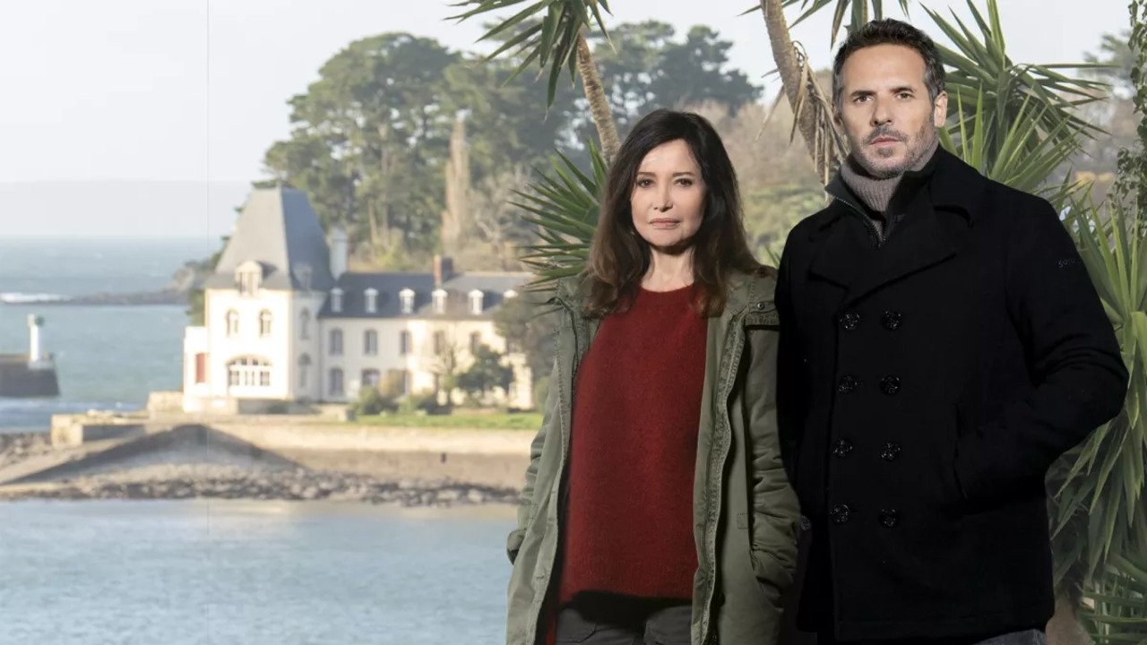 Backdrop for Les secrets du Finistère - La disparue de Douarnenez