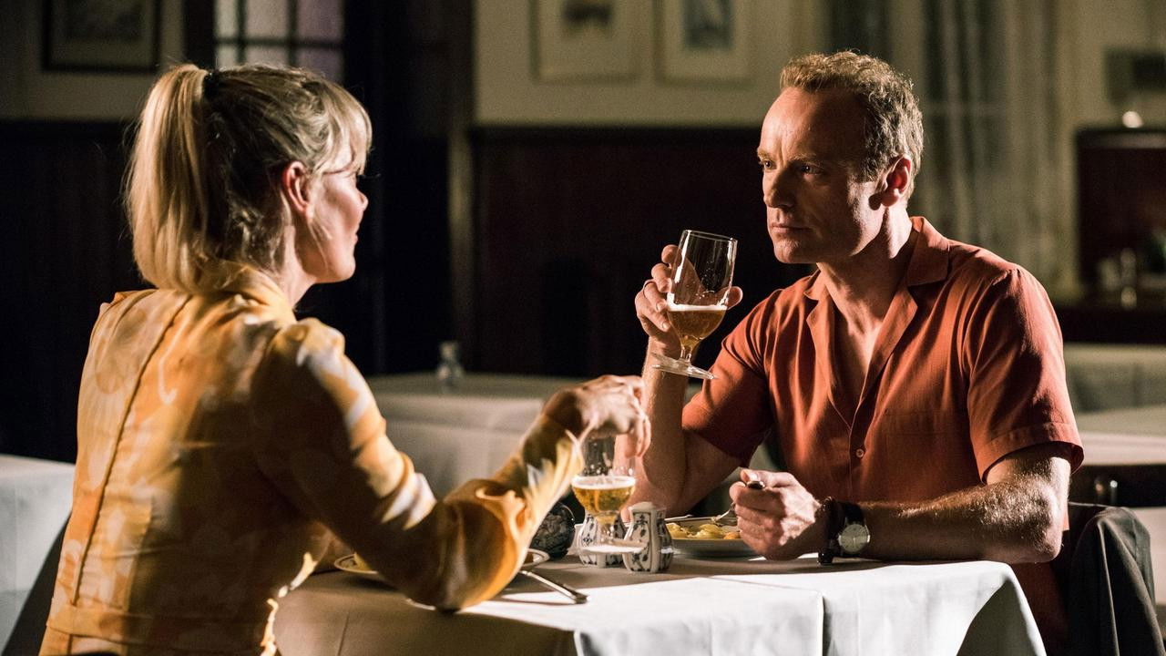 Backdrop for Zwischen zwei Herzen