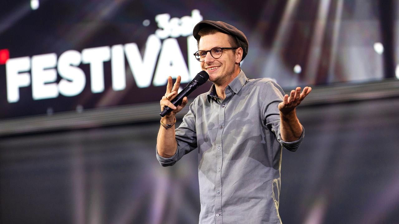 Backdrop for Moritz Neumeier: Ich liebe sie trotzdem