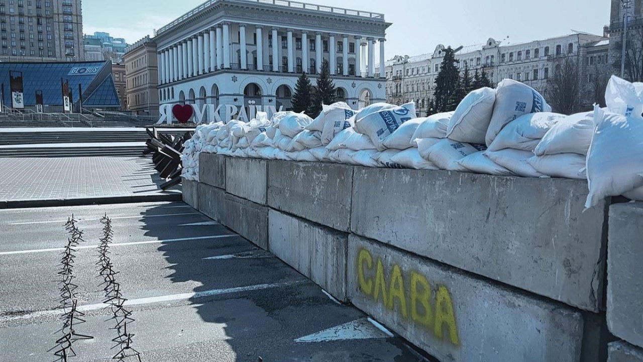 Backdrop for 2 Victory Square, Kyiv