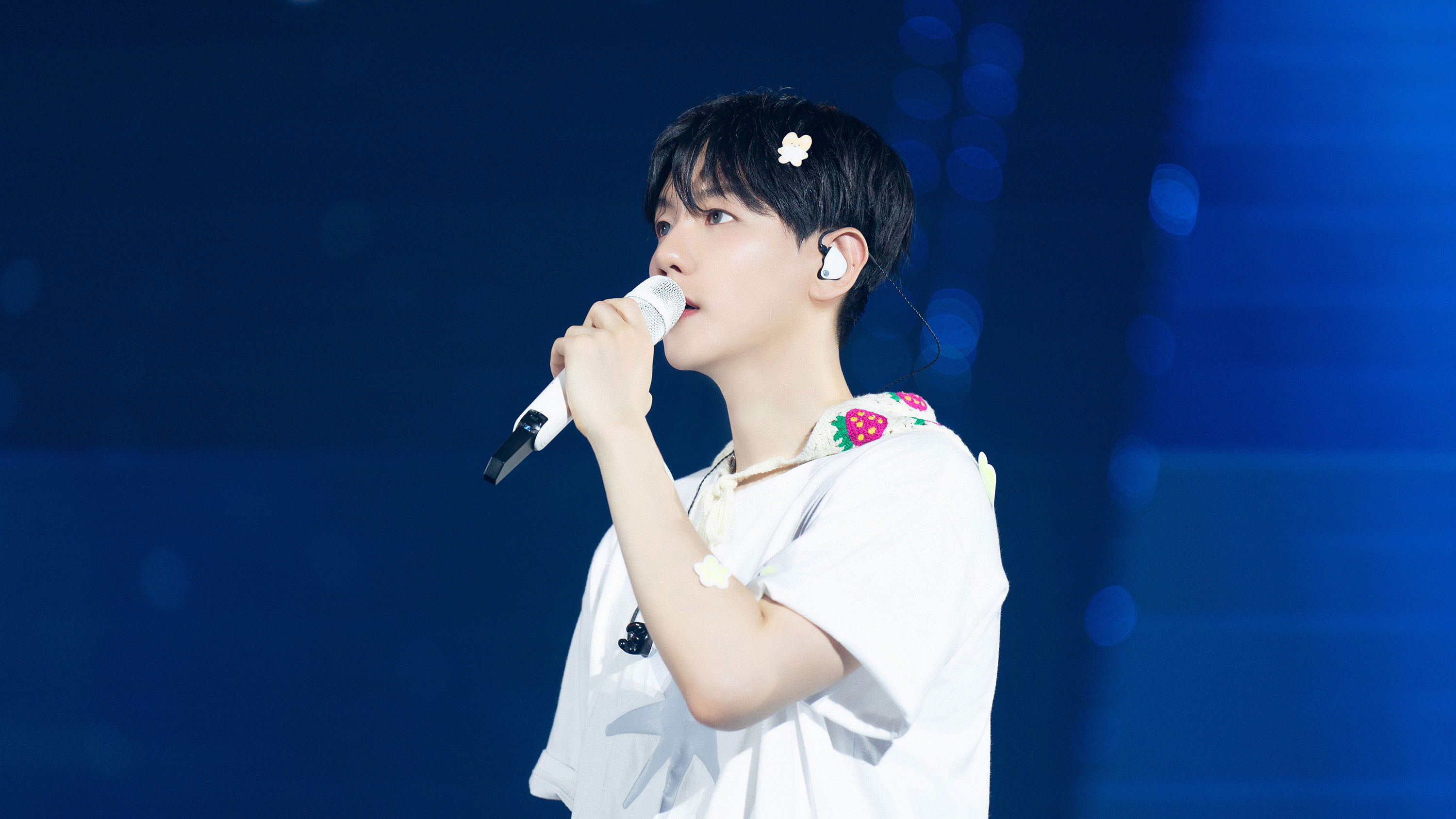 Backdrop for BAEKHYUN: Lonsdaleite [dot] IN CINEMAS