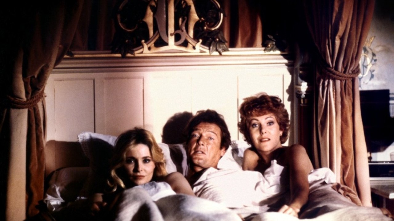 Backdrop for Sunday Lovers