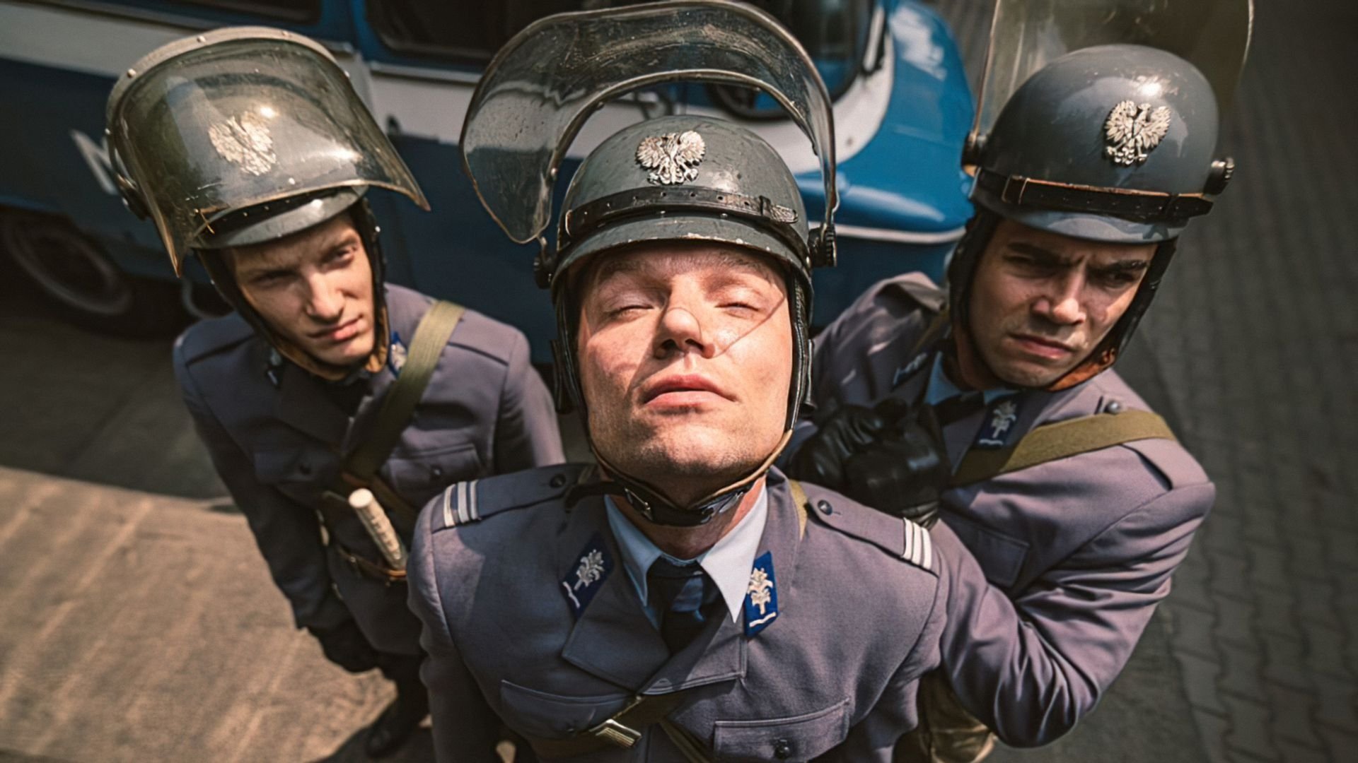 Backdrop for Babilon. Raport o stanie wojennym