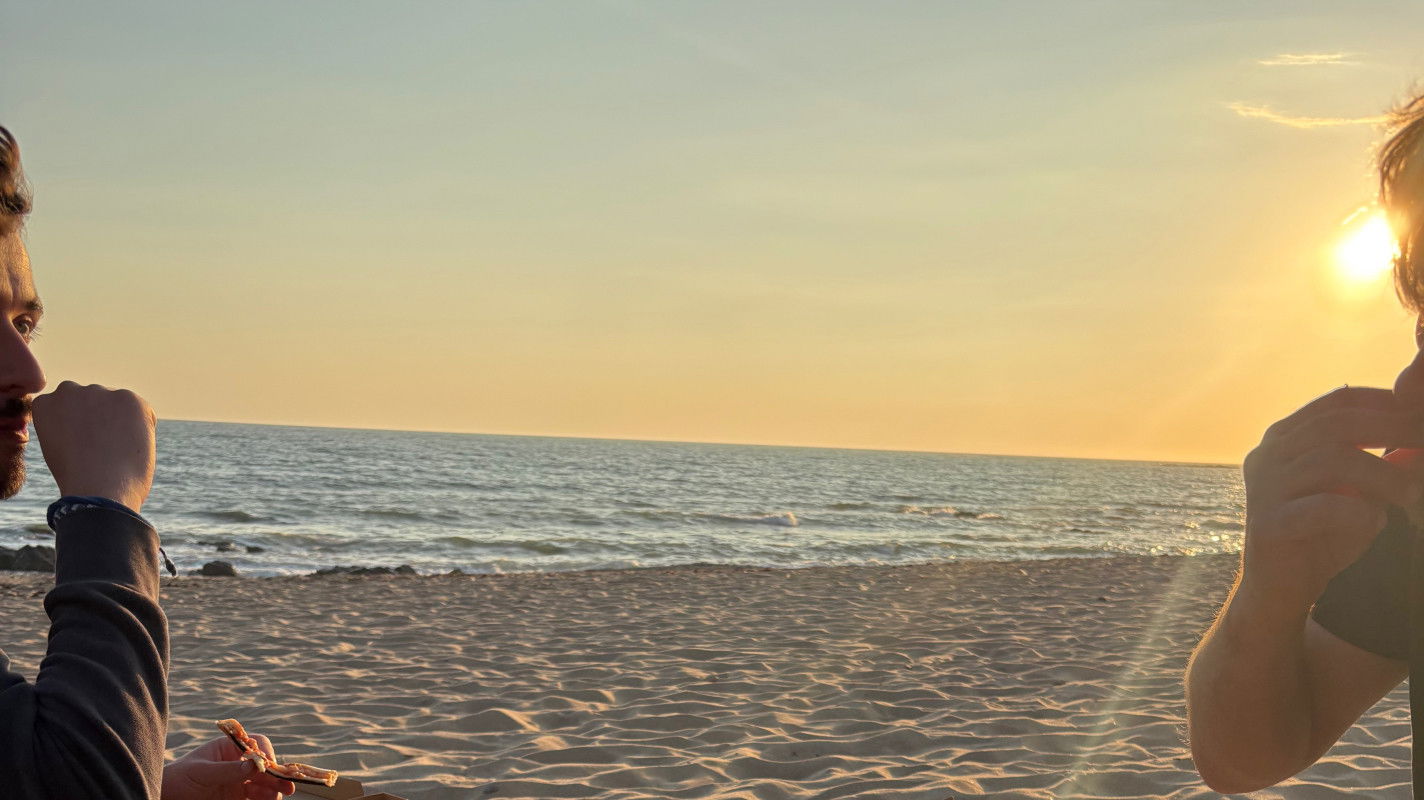 Backdrop for Bleu demain