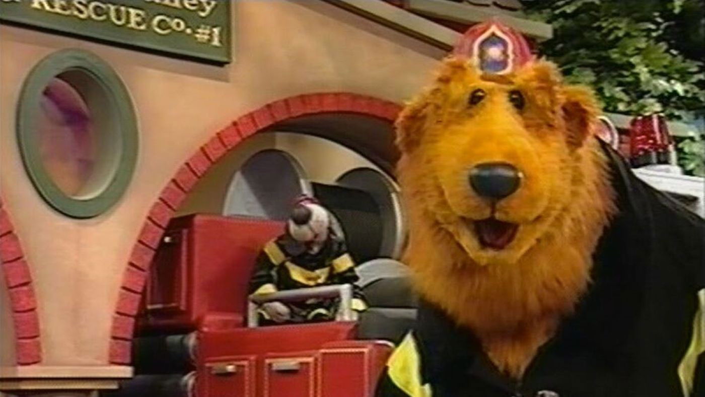 Backdrop for Bear in the Big Blue House Heroes of Woodland Valley