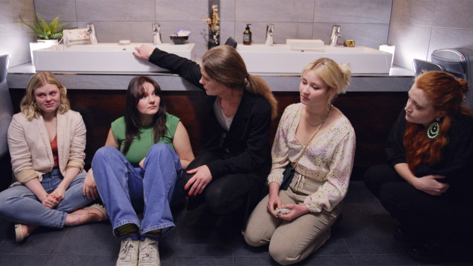 Backdrop for Besetzt