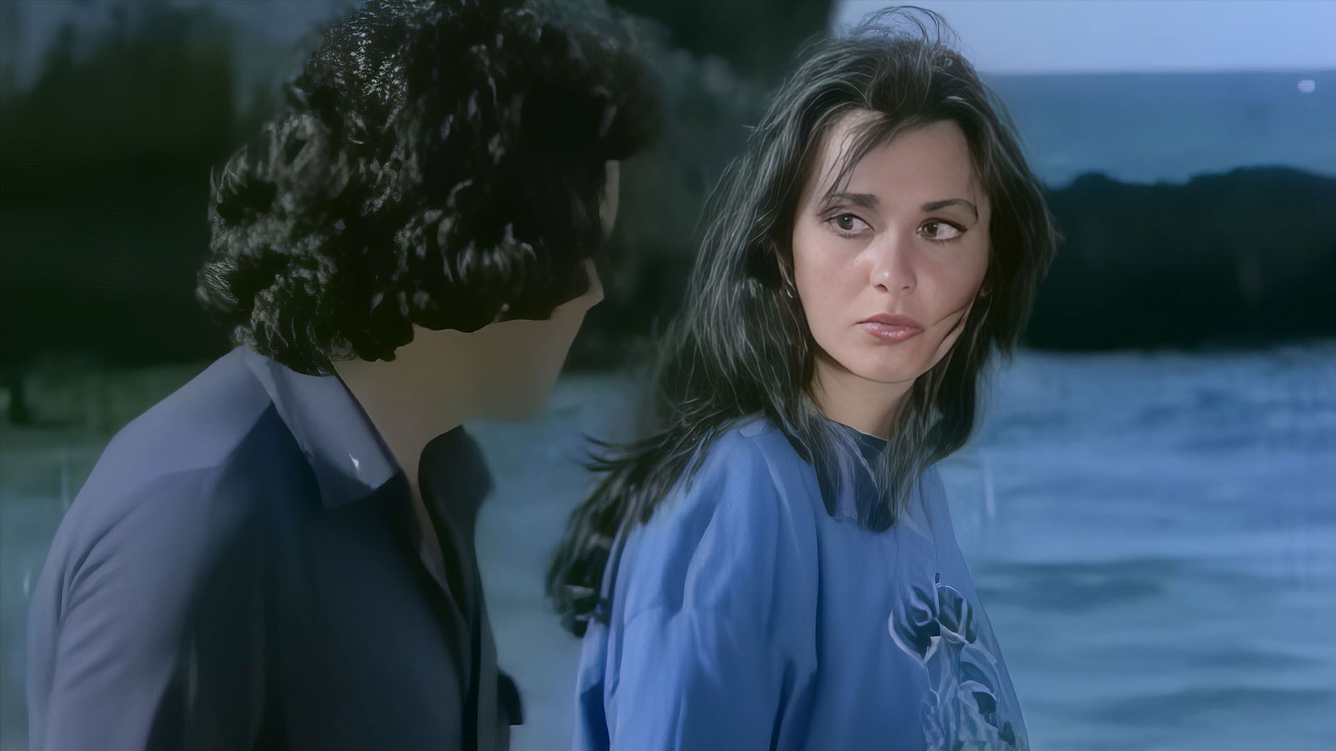 Backdrop for Yuvasız Kuşlar