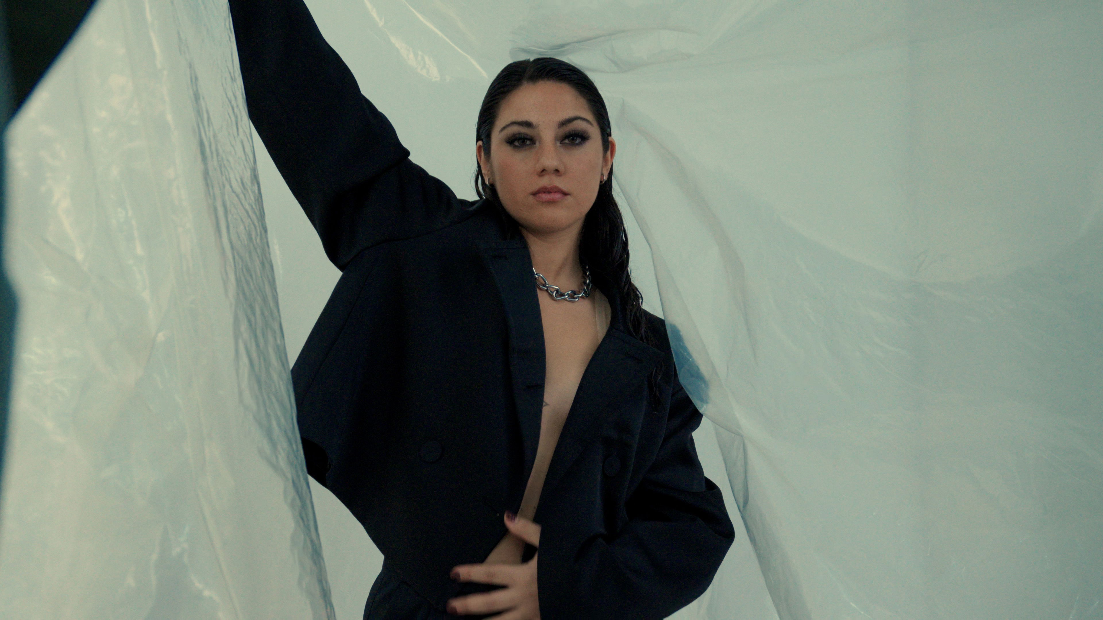 Backdrop for 'TRES': El Corto