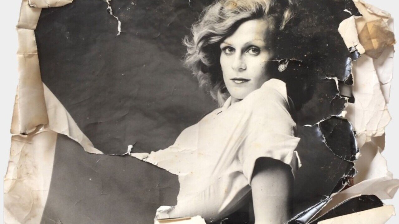 Backdrop for Hélène Trésore Transnationale