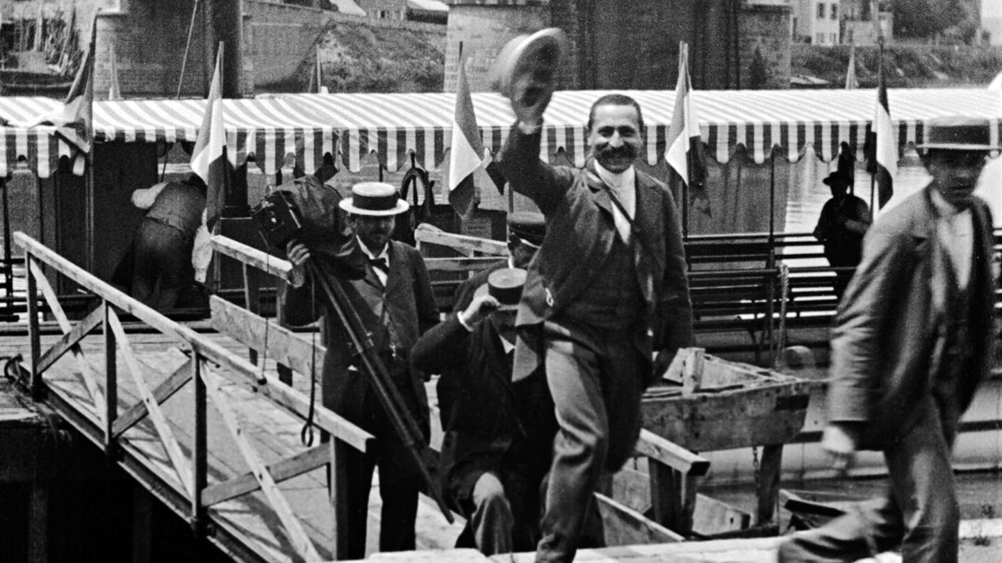 Backdrop for Lumière!