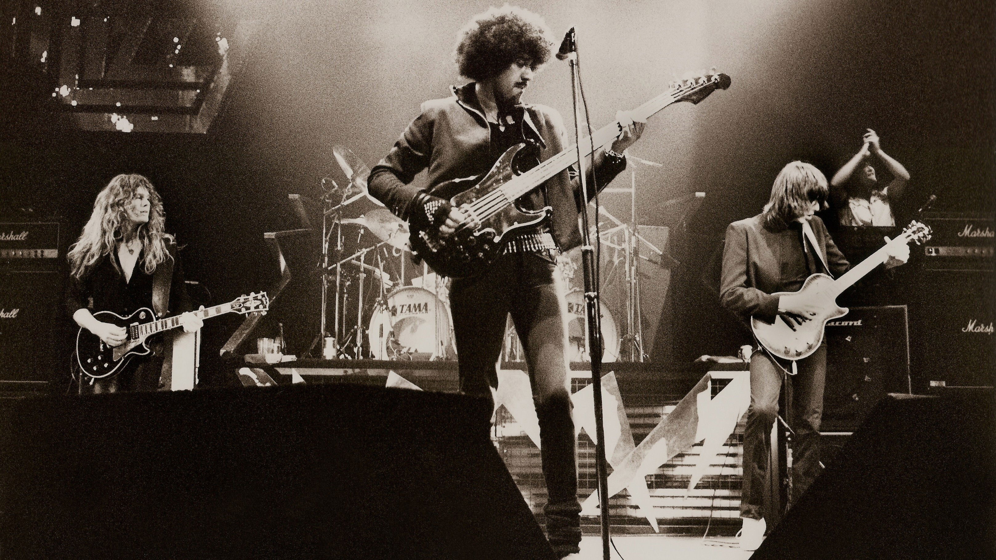 Backdrop for Thin Lizzy: Live and Dangerous