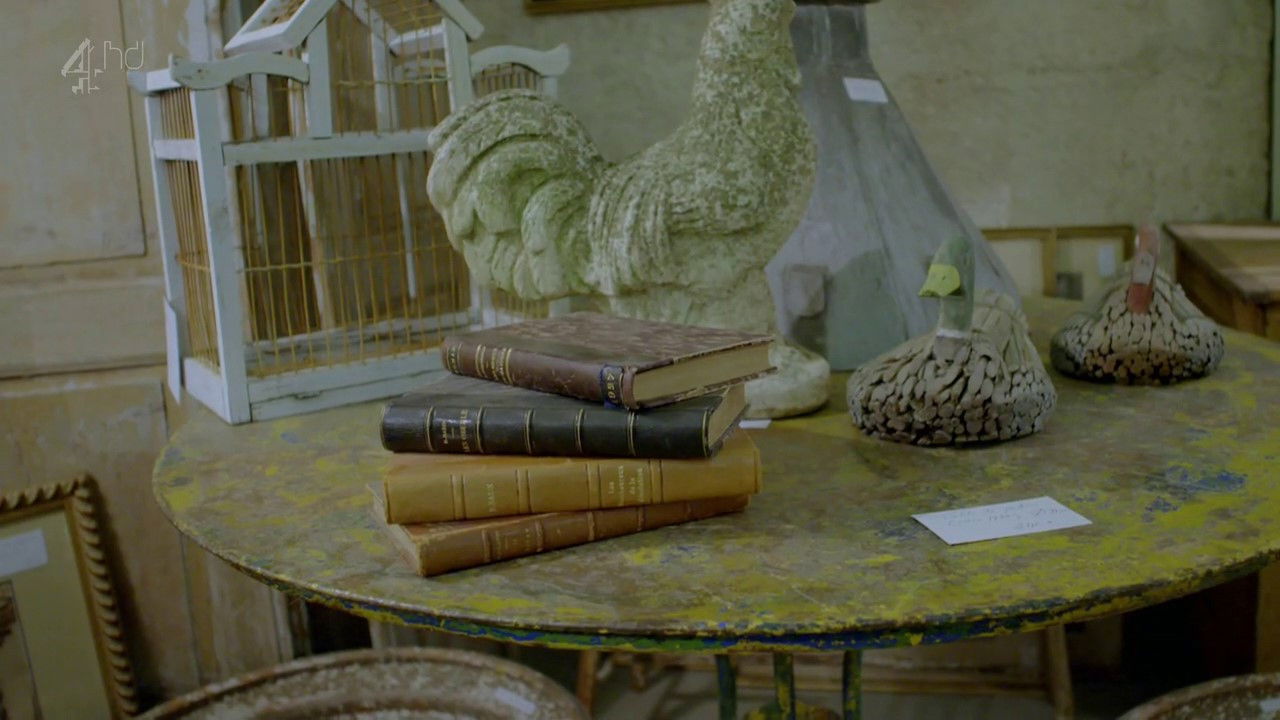 Backdrop for Dirty Weekenders in France