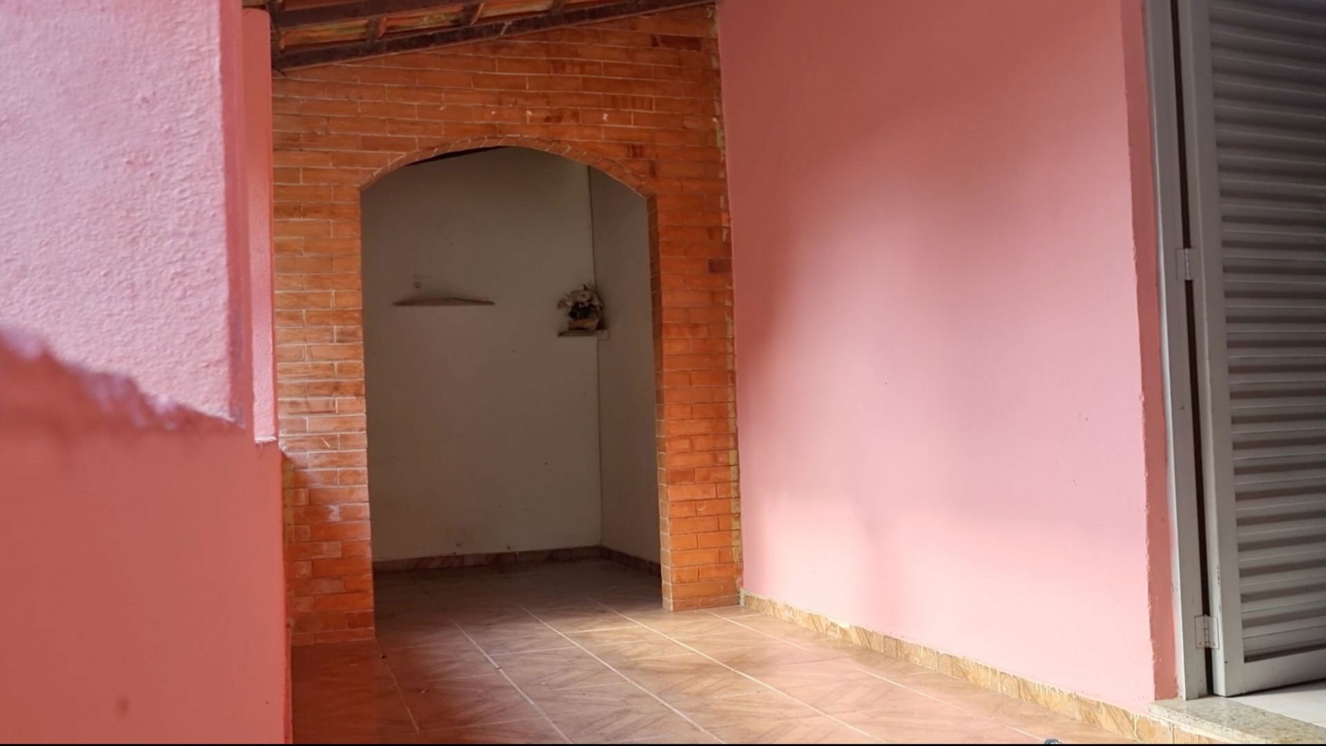 Backdrop for Crônica de uma casa vazia