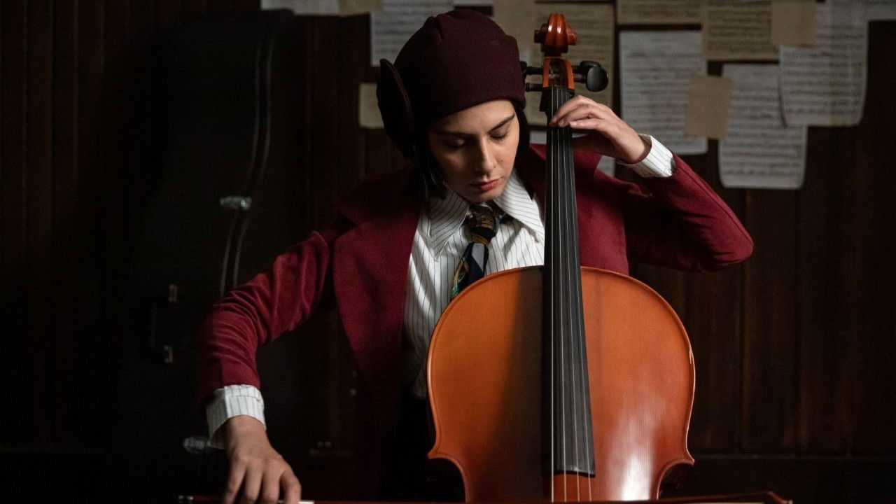 Backdrop for فصل آلوچه های سبز