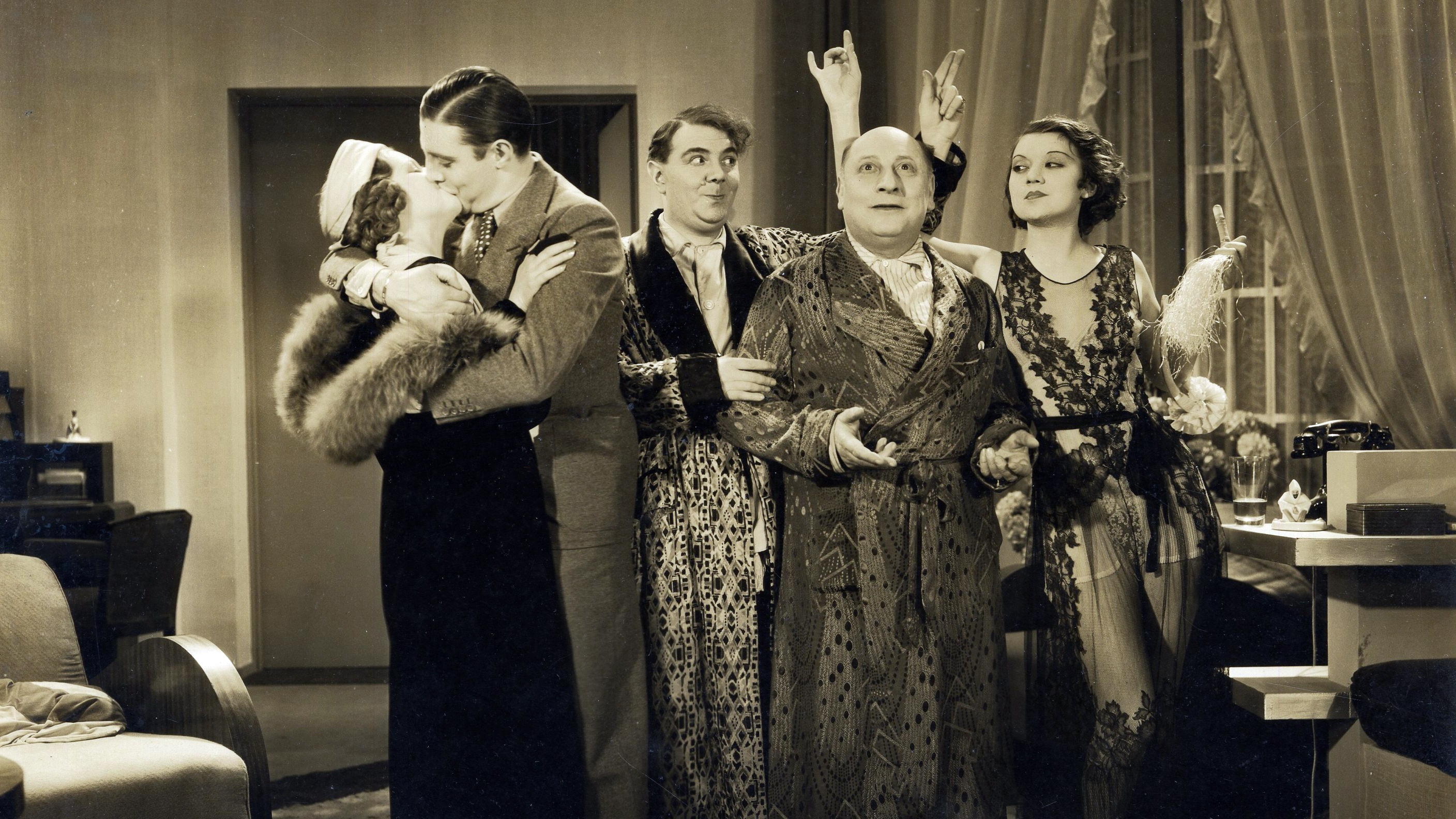 Backdrop for Une petite femme dans le train