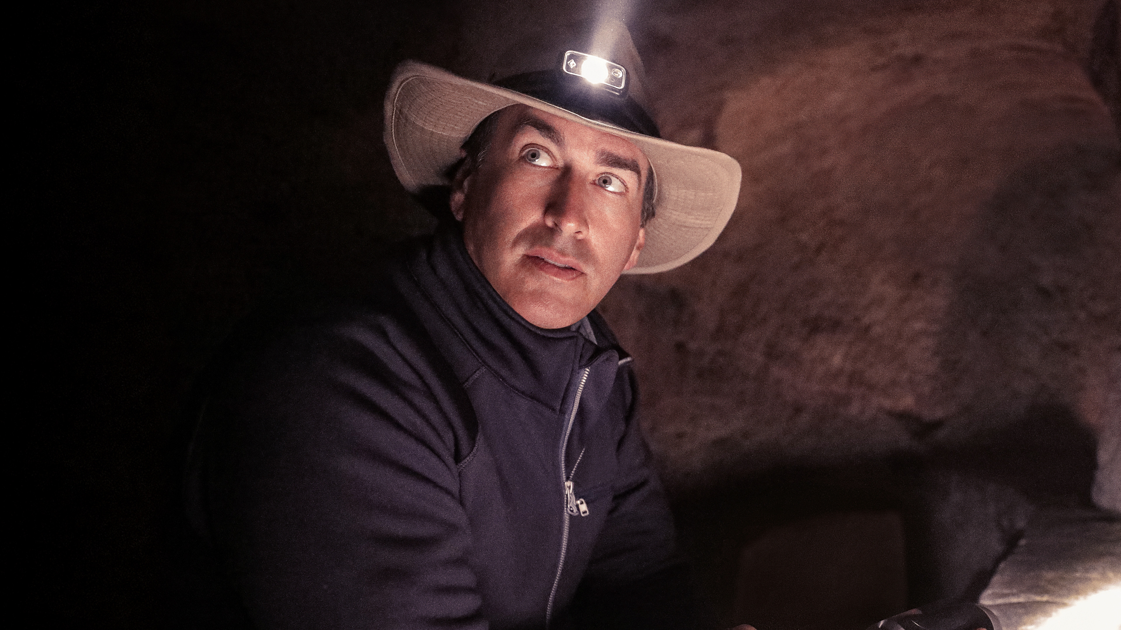 Backdrop for Rob Riggle Global Investigator