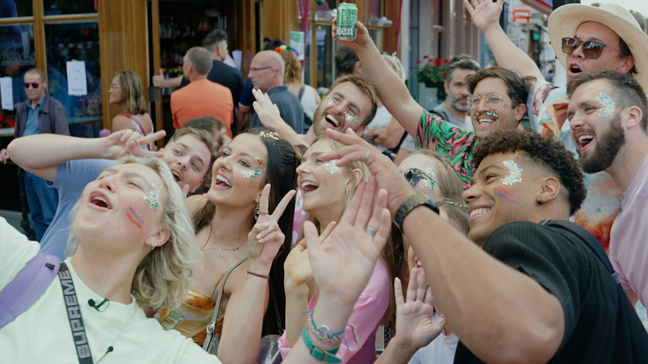 Backdrop for On Est Party - A Party Travel Guide