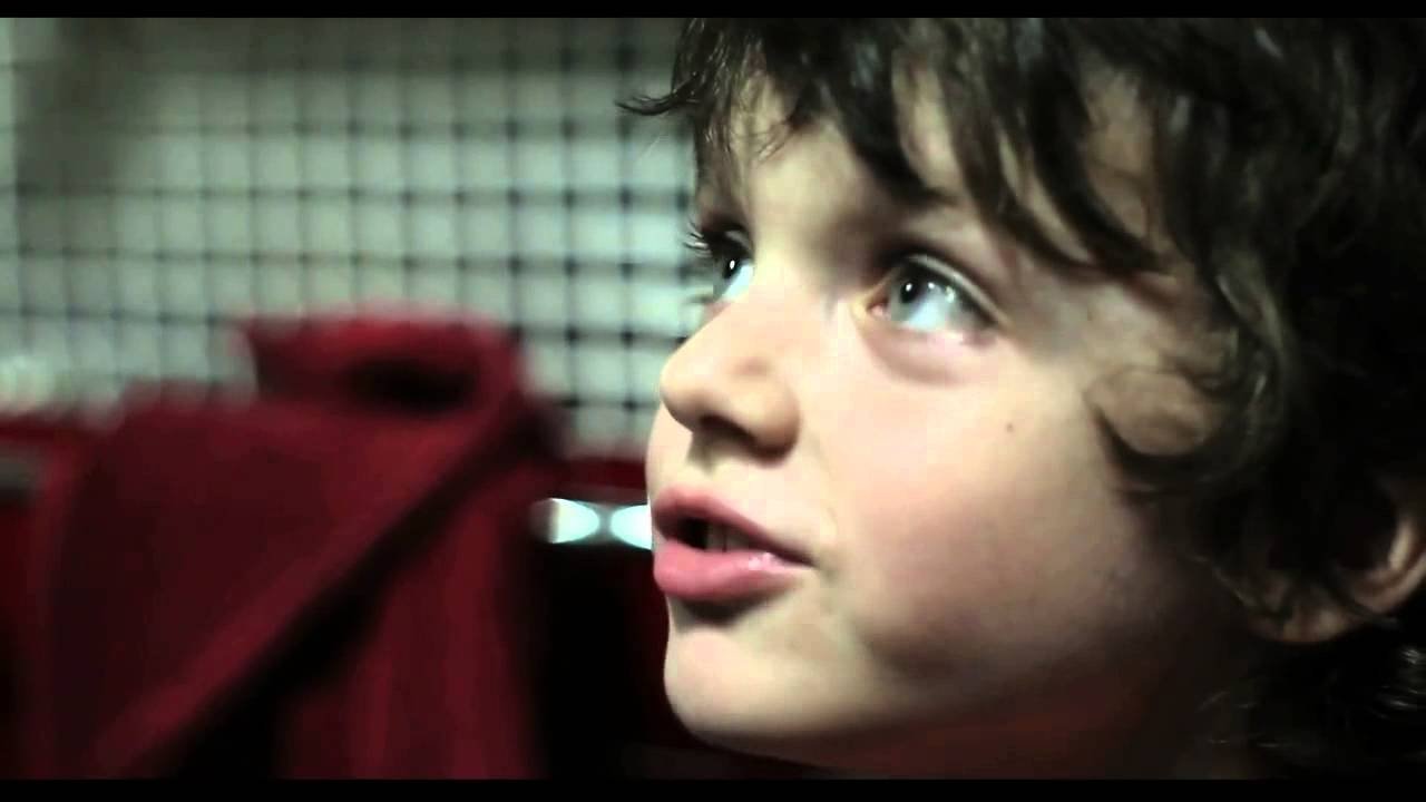 Backdrop for Cronaca di un assurdo normale