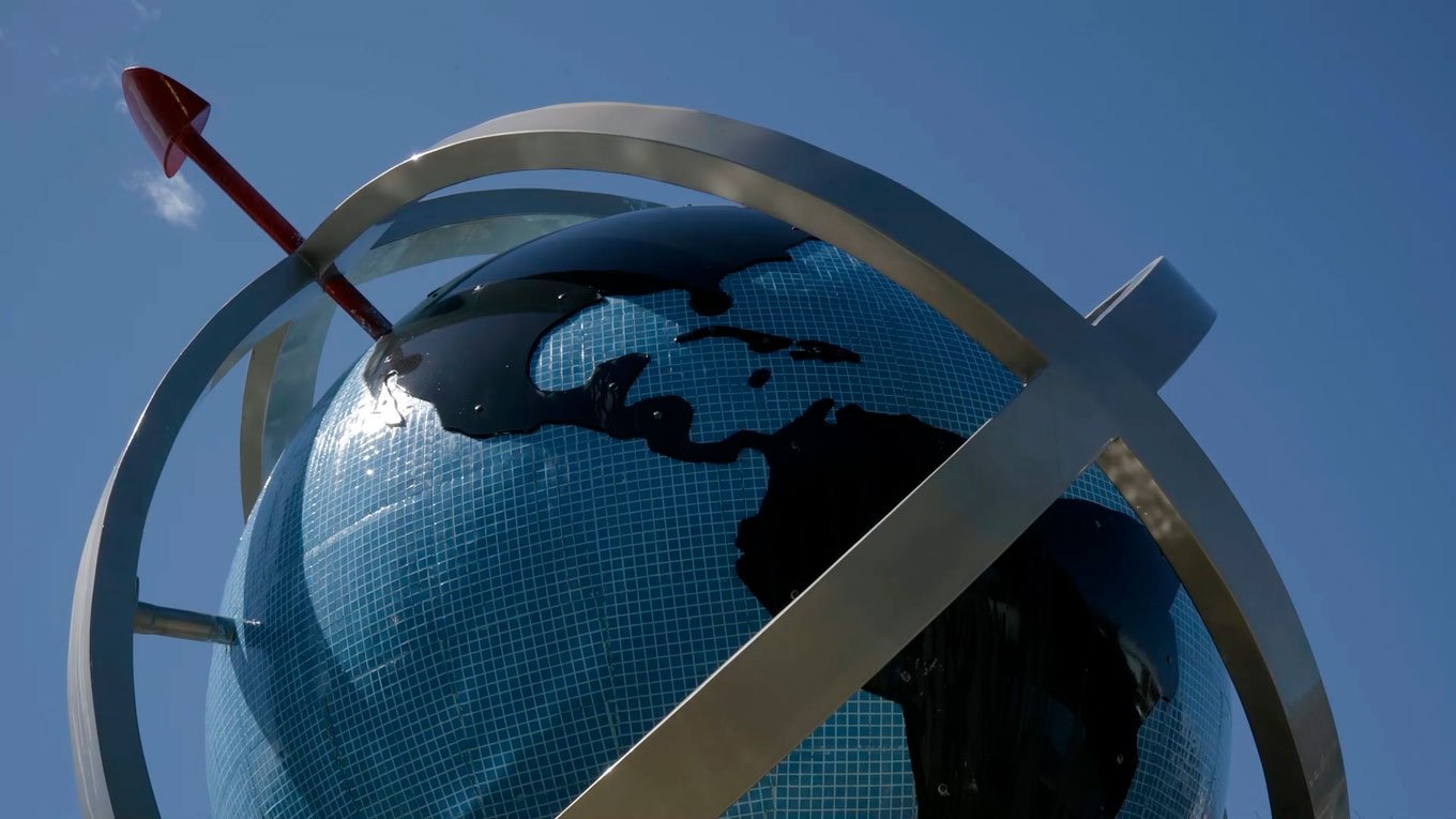 Backdrop for El Atlas contra el mundo