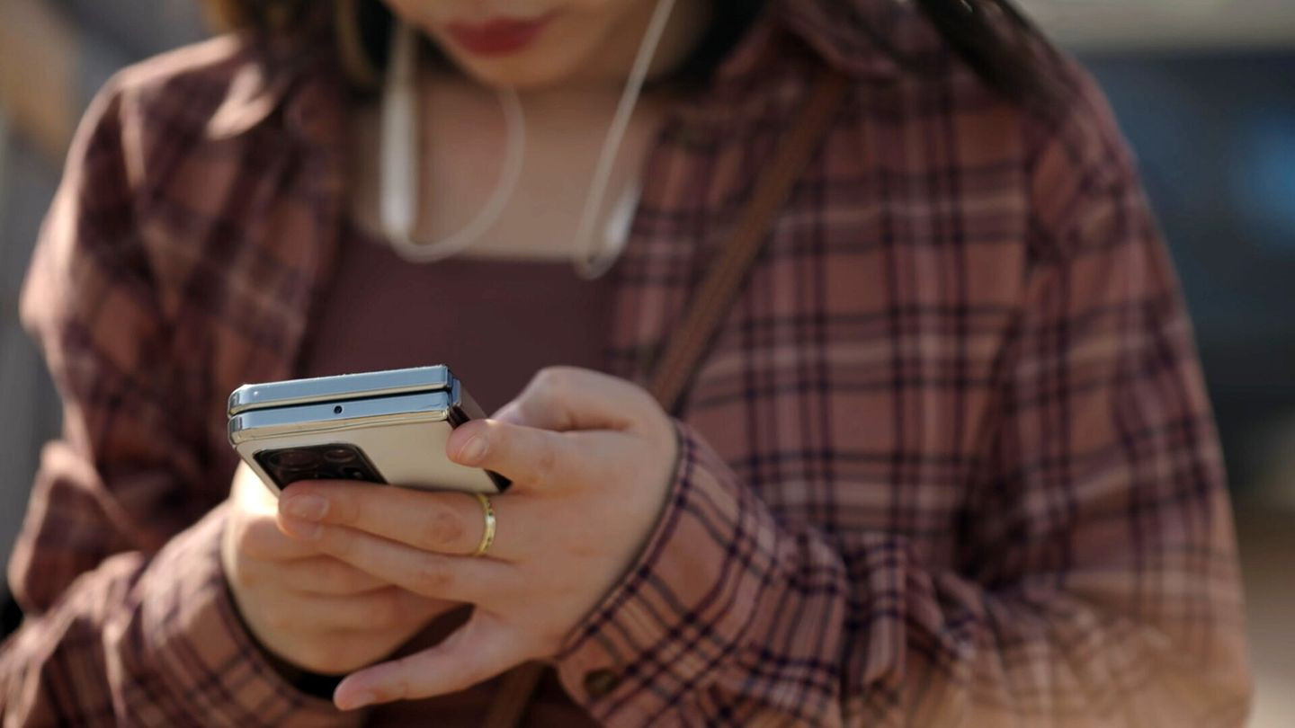 Backdrop for TikTok: Under the Influence