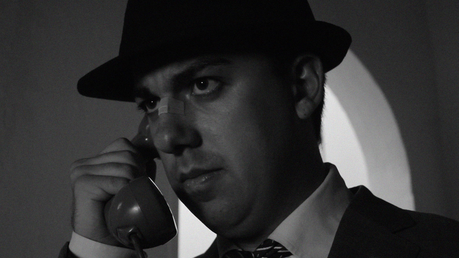 Backdrop for Un vestito di piombo per il signor Chalmers