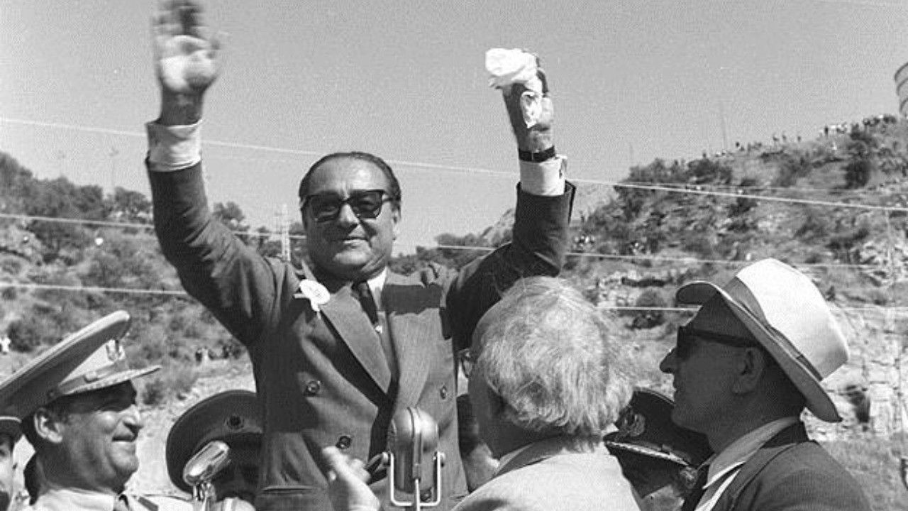 Backdrop for Demirkırat: Bir Demokrasinin Doğuşu