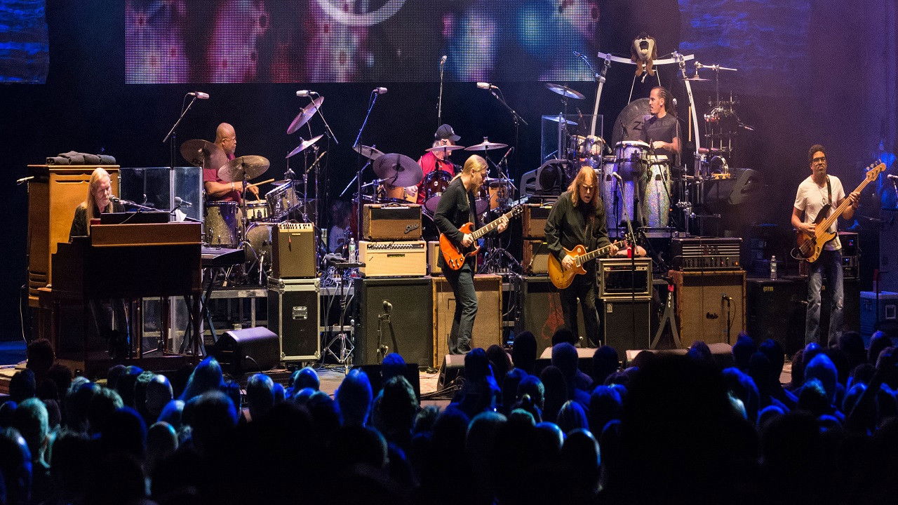 Backdrop for The Allman Brothers Band: Live at the Beacon Theatre