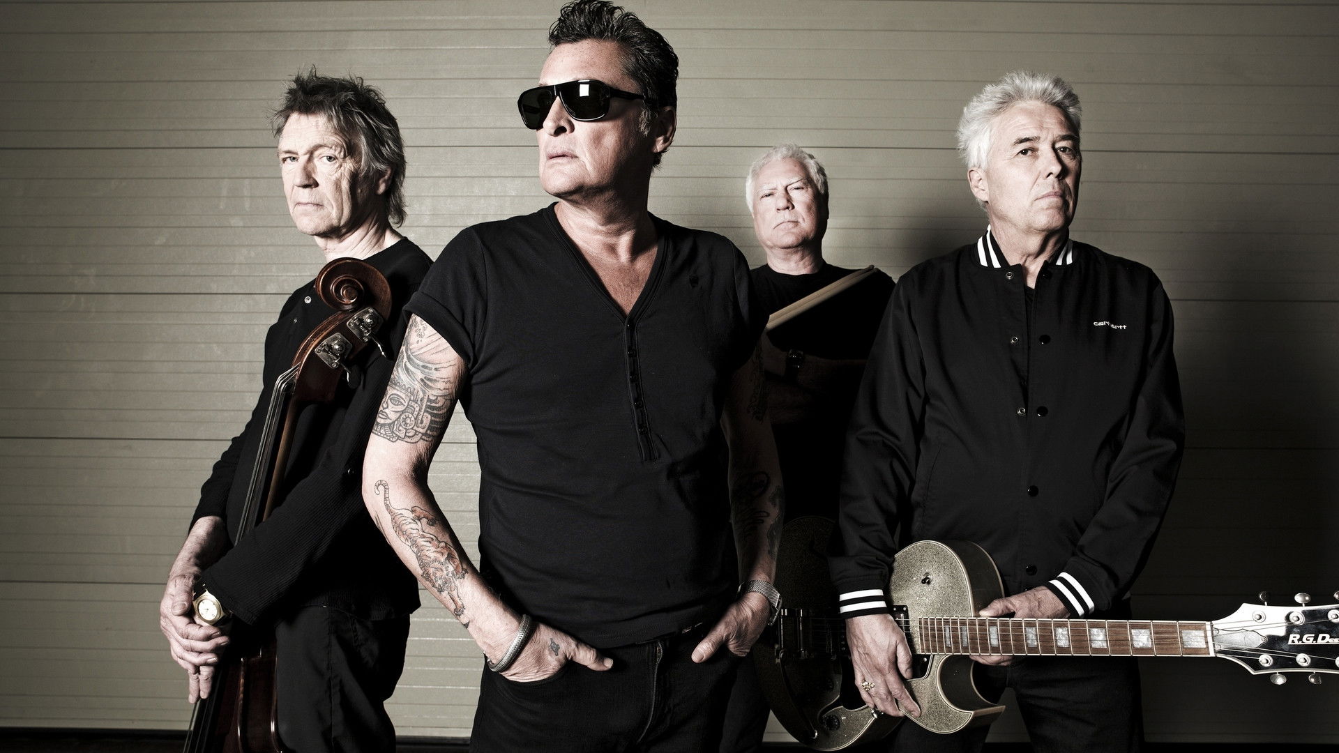 Backdrop for Golden Earring - Don't stop the show 1998