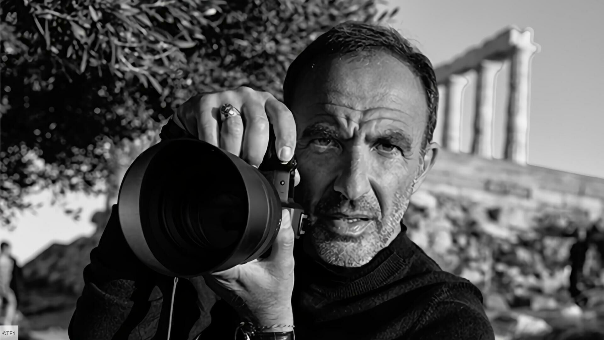 Backdrop for Nikos en vrai, à l'ombre des lumières