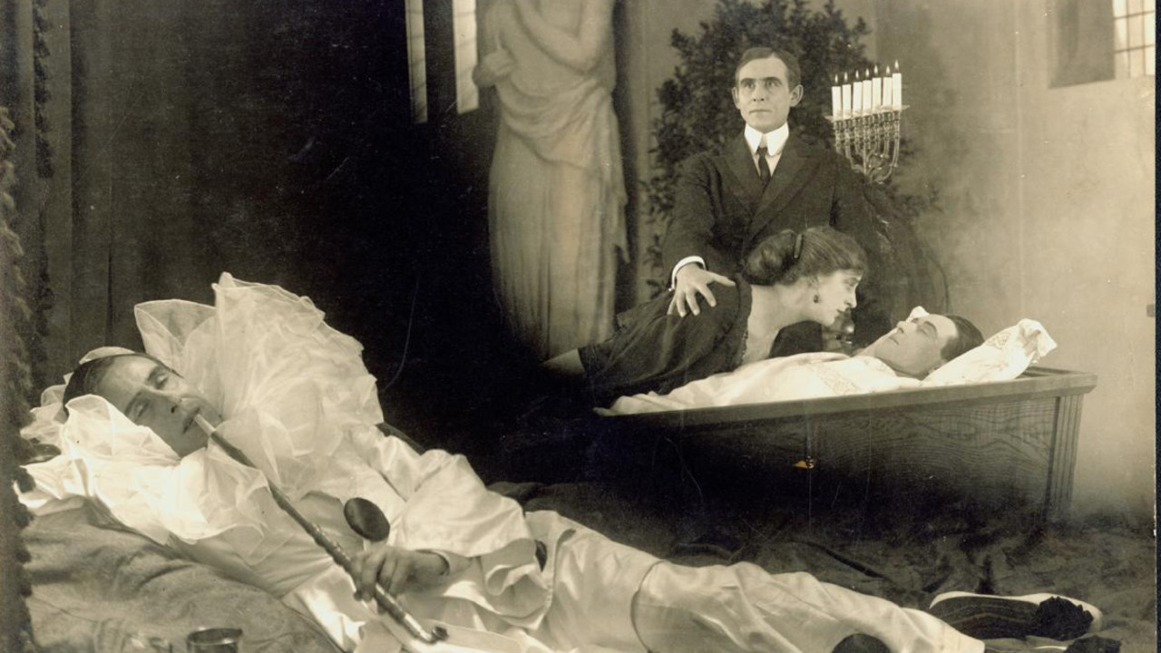 Backdrop for Opiumsdrømmen