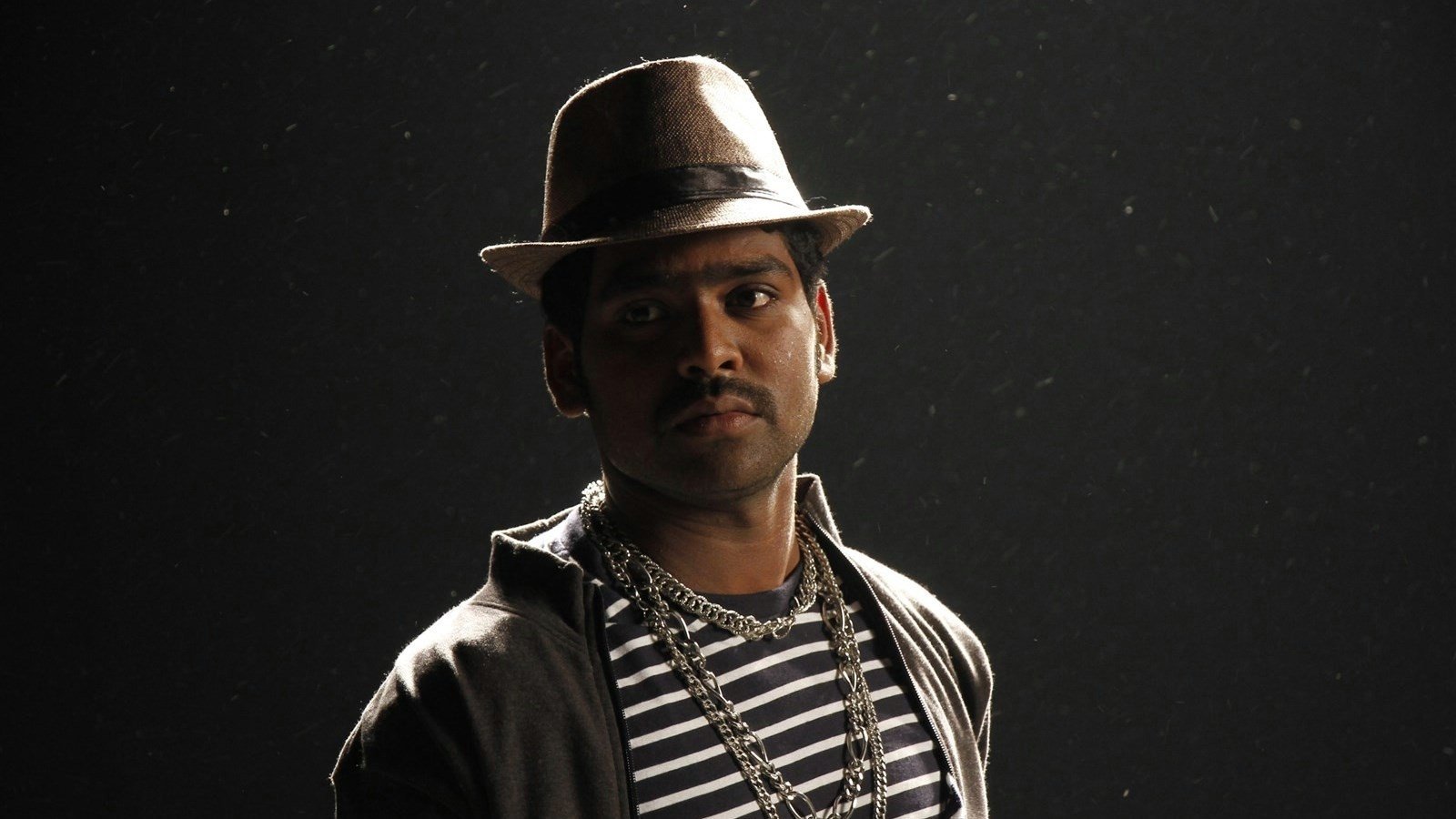 Backdrop for En Aaloda Seruppa Kaanom