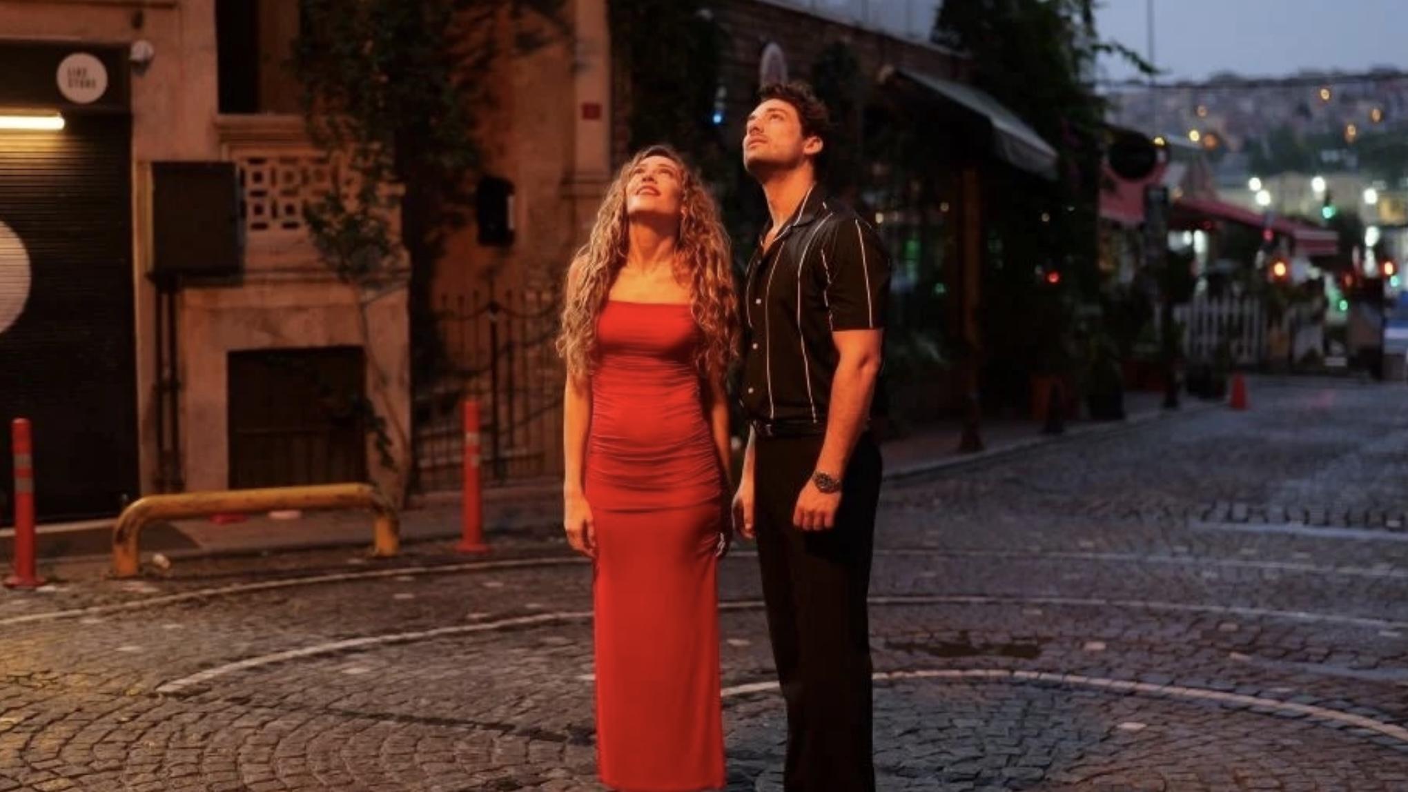 Backdrop for Her Şeyin Başı Merkür