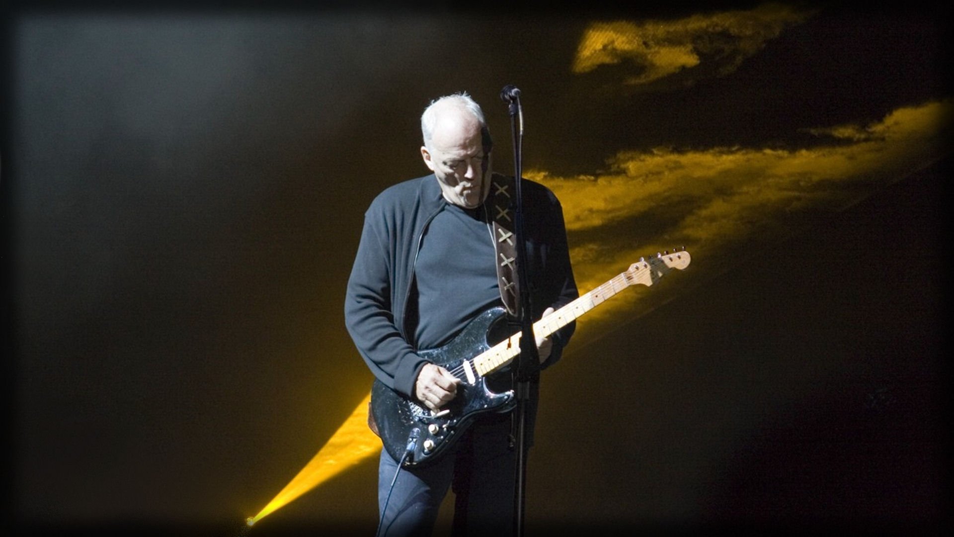 Backdrop for David Gilmour: Remember That Night - Live at the Royal Albert Hall