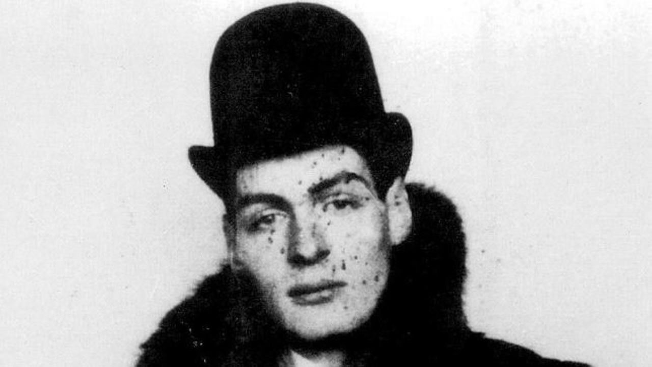 Backdrop for Cravan vs. Cravan