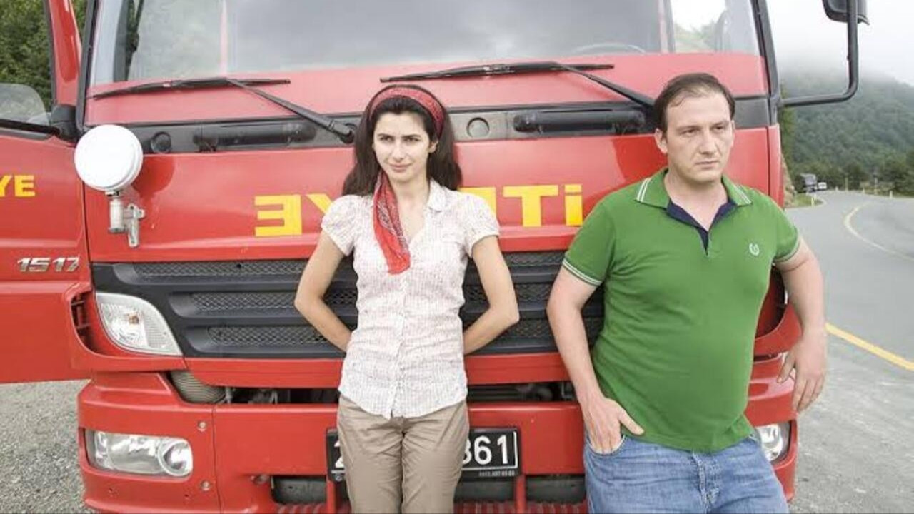 Backdrop for Yangın Var