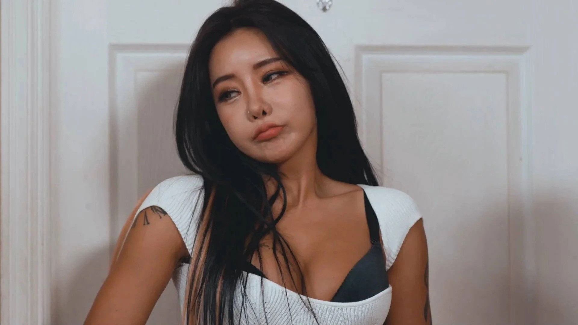 Backdrop for Taming The Younger Sister-in-Law Origin