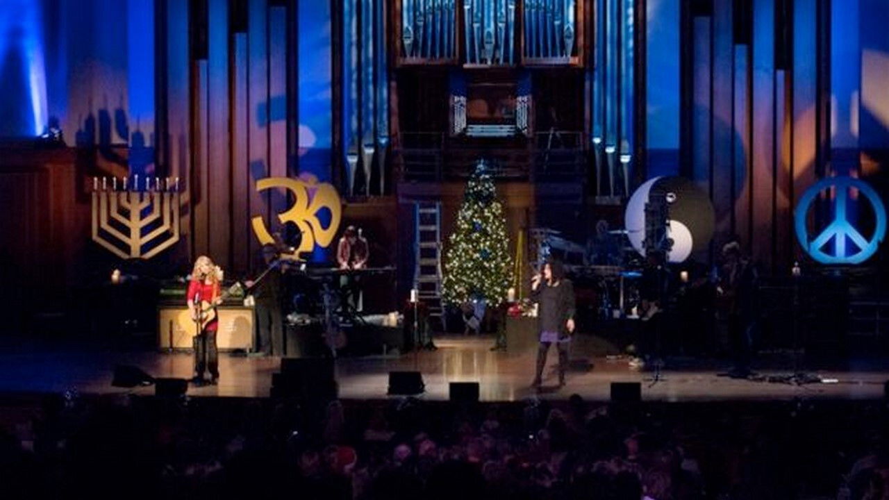 Backdrop for Heart and Friends - Home For The Holidays