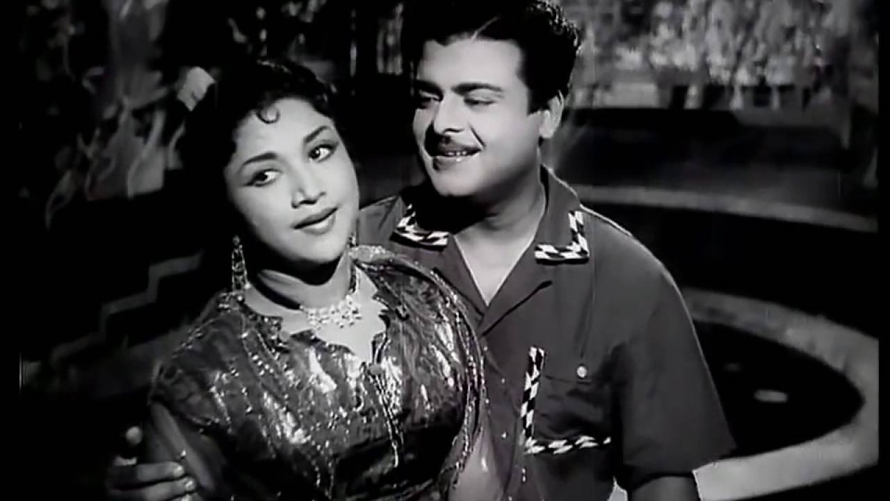 Backdrop for Paadha Kaanikkai