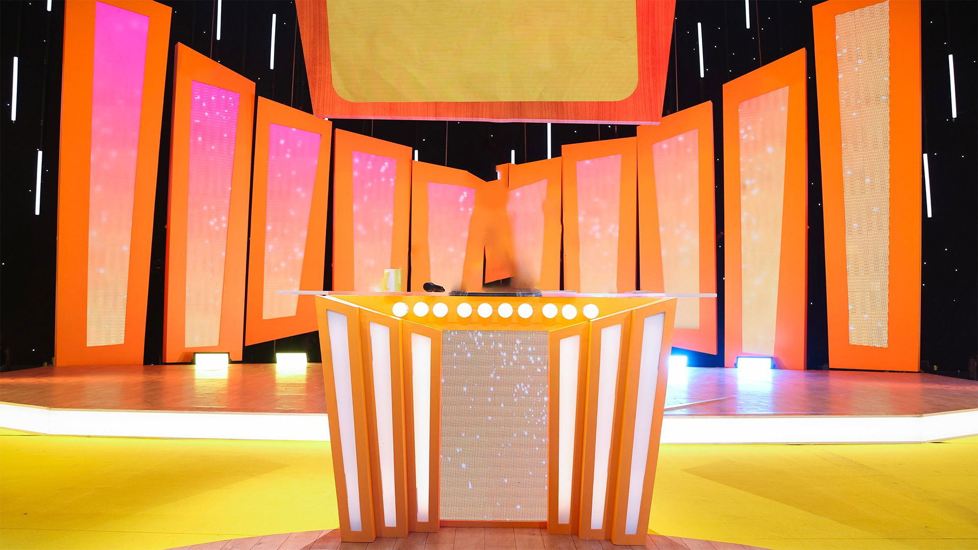 Backdrop for Et alors ?