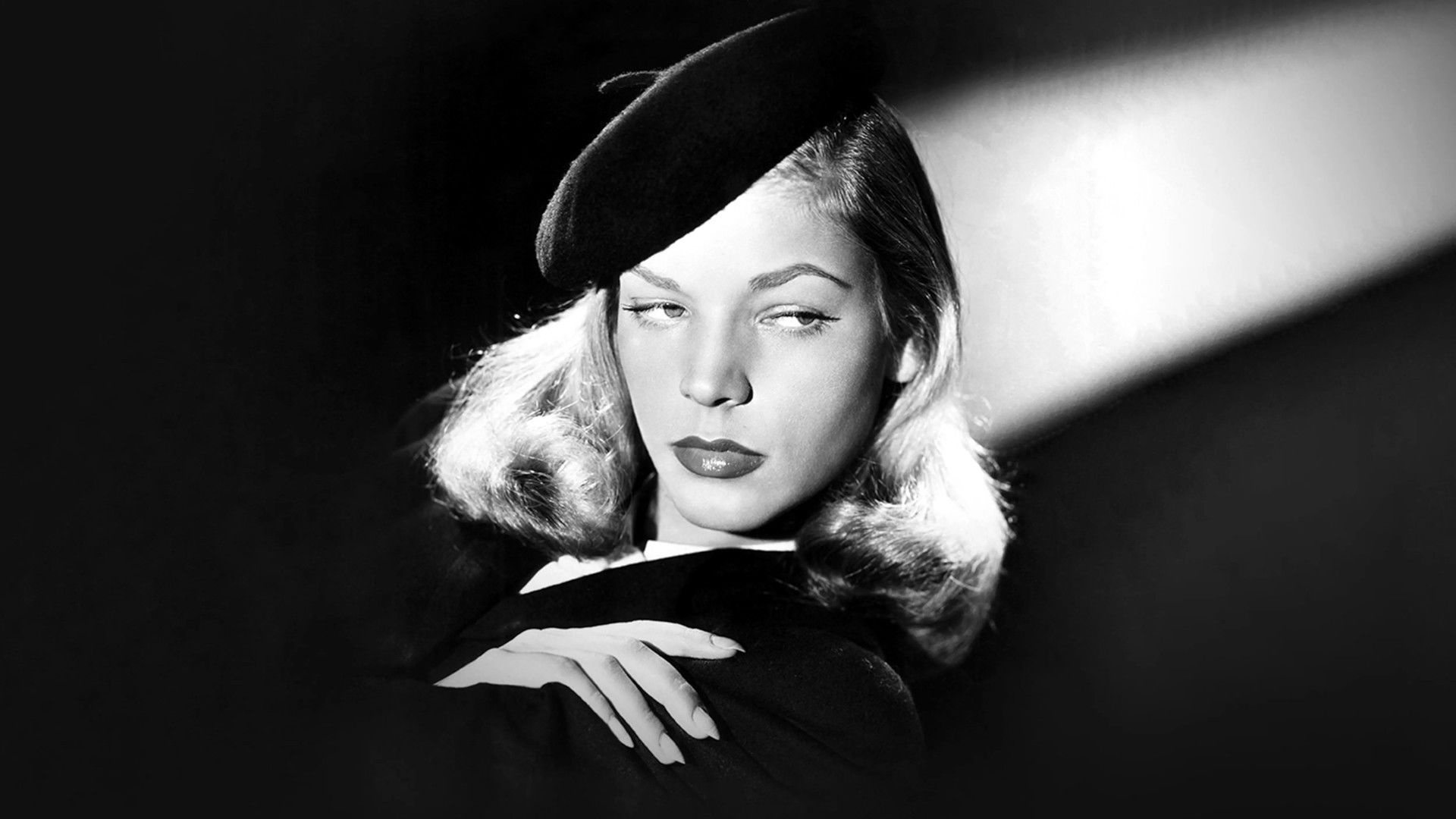 Backdrop for Lauren Bacall, ombre et lumière