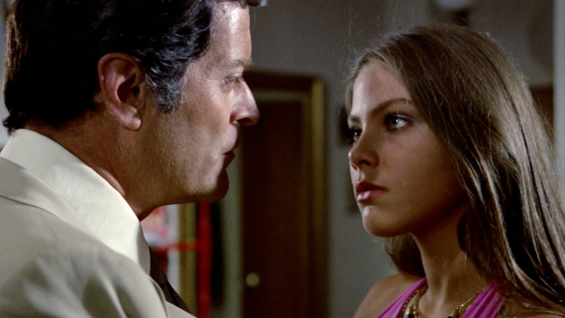 Backdrop for Una chica y un señor