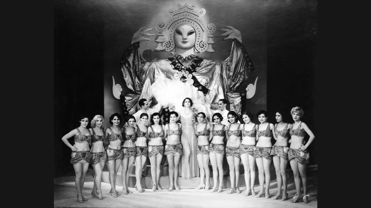 Backdrop for Las águilas frente al sol