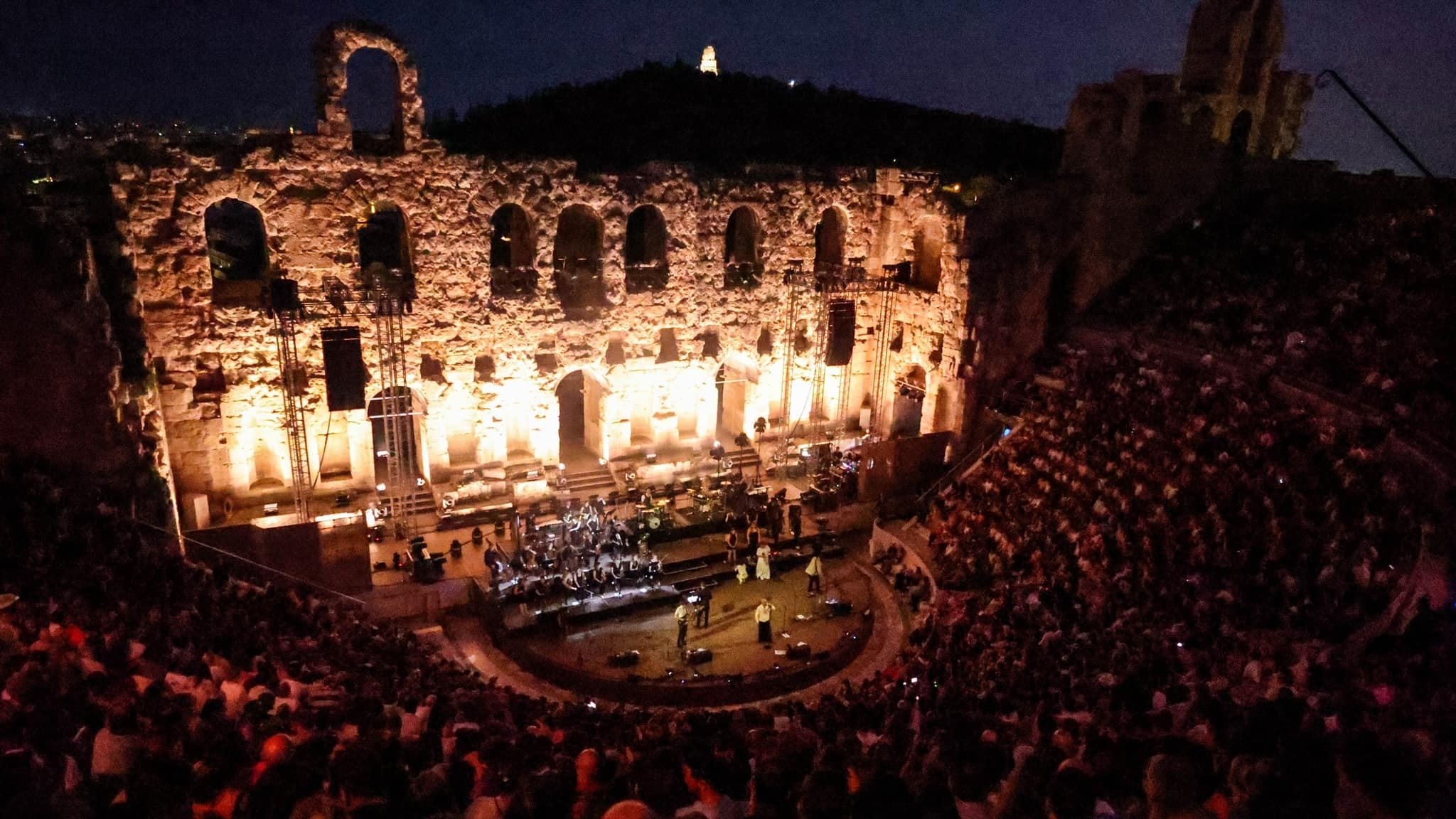 Backdrop for James - Live at the Acropolis