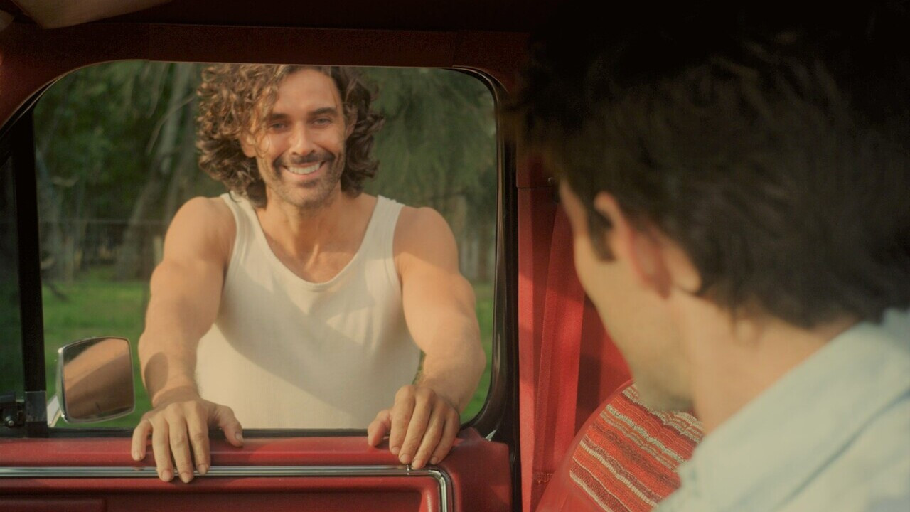 Backdrop for Humo bajo el agua