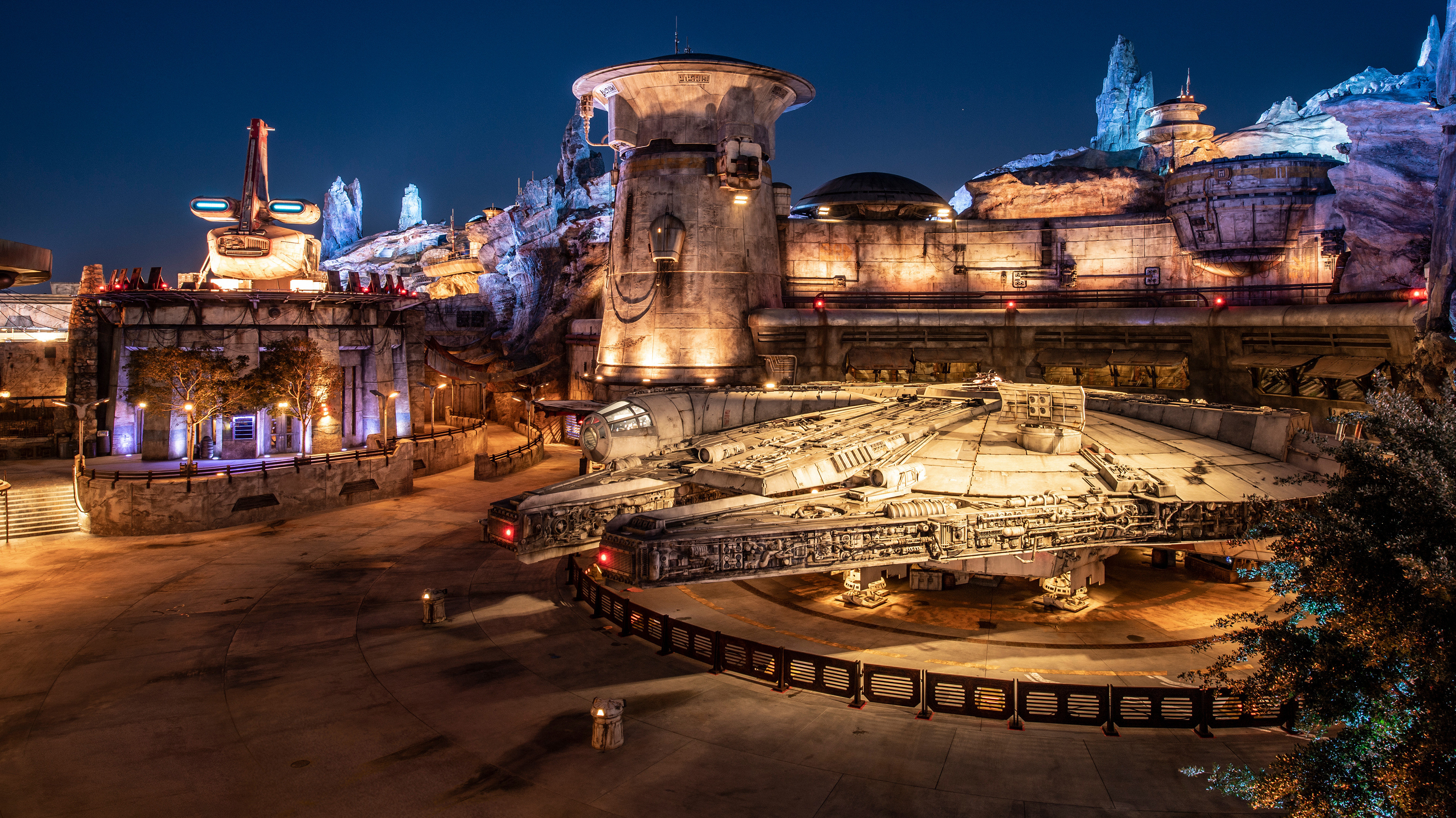 Backdrop for Star Wars: Galaxy's Edge | Disneyland Resort